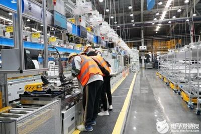 智慧驅(qū)動(dòng)，柔性升級(jí) 斯坦德機(jī)器人助力東風(fēng)李爾打造汽車(chē)配件智能標(biāo)桿工廠